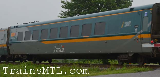 Passenger car VIA 3469 left side  / Wagon de passager VIA 3469 coté gauche